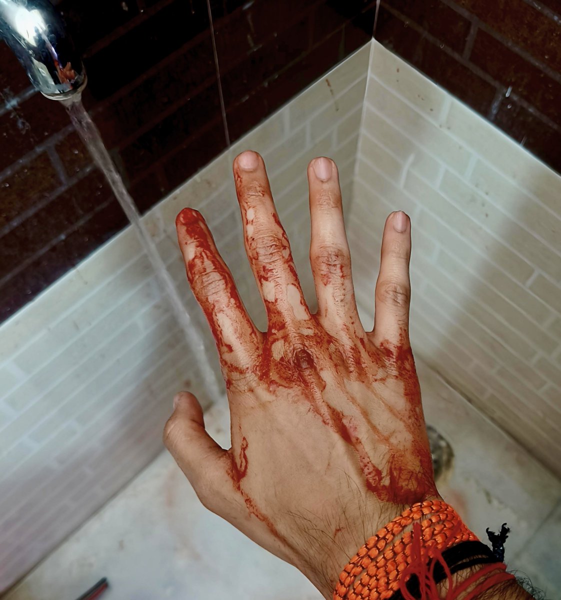 Mythical_Knshk's tweet photo. Aftermath ☀️

Ps : It's the enemy's blood ✌🏻 https://t.co/SBHyDcWklc