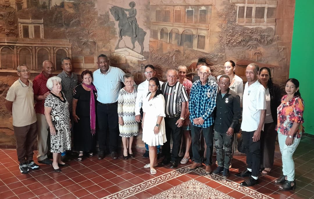 GobCamaguey's tweet photo. Los cederistas camagüeyanos ratificaron este jueves el compromiso de continuar fortaleciendo su organización, en el acto provincial por el aniversario 66 de la fundación de los Comités de Defensa de la Revolución.
#66AñosCDR #Camagüey
Más información: https://t.co/kUVWfjR23j https://t.co/wGFHrEbDpo