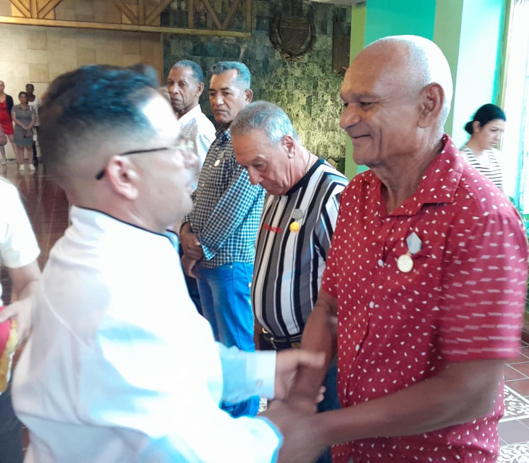 GobCamaguey's tweet photo. Los cederistas camagüeyanos ratificaron este jueves el compromiso de continuar fortaleciendo su organización, en el acto provincial por el aniversario 66 de la fundación de los Comités de Defensa de la Revolución.
#66AñosCDR #Camagüey
Más información: https://t.co/kUVWfjR23j https://t.co/wGFHrEbDpo