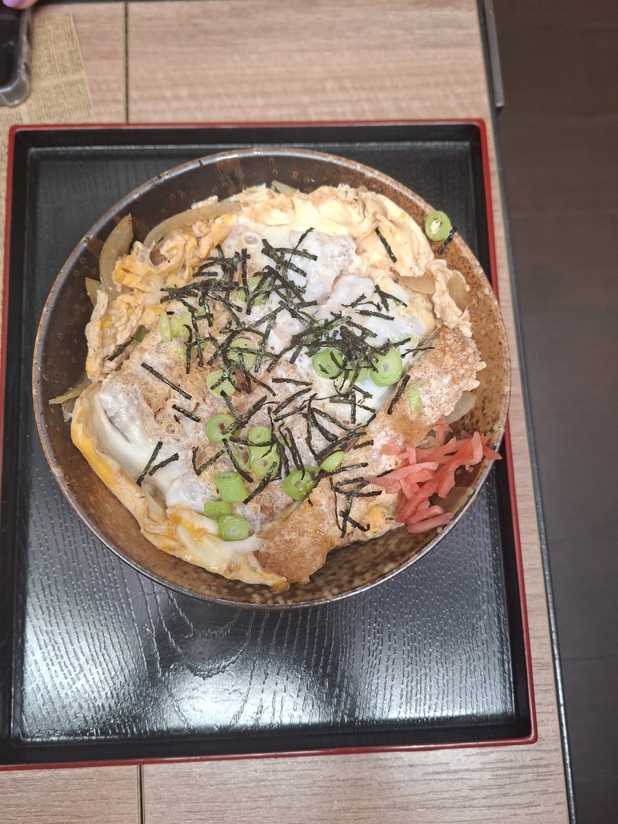 calysto76's tweet photo. Día de comer fuera 💖💖 #HappyHappy #Katsudon #Doriyaki #comida https://t.co/r1WAMJf3jo