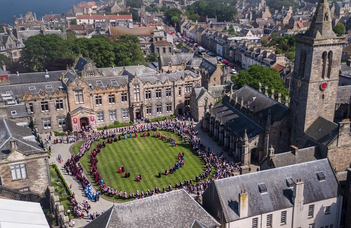 Instruxuz's tweet photo. University of St Andrews sits at joint #115 in QS World Rankings 2027. On UK domestic tables, it's regularly top 5 nationally🧵
(1/4) https://t.co/5kHXVGxXTA
