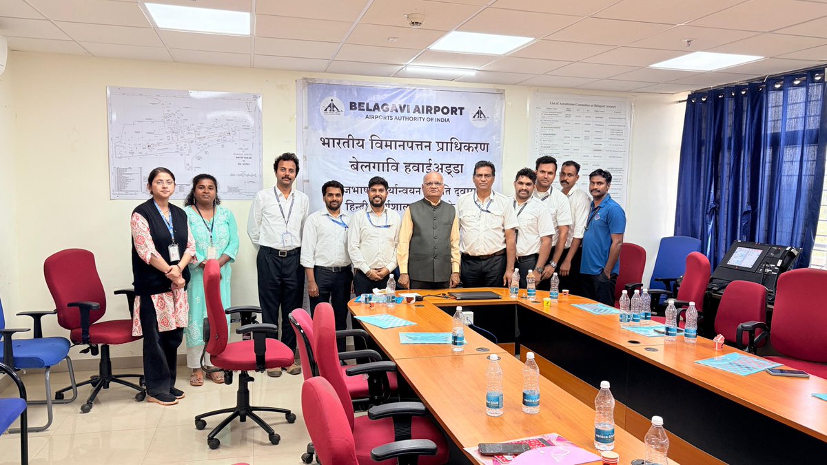 aaiblgairport's tweet photo. आज आयोजित हिंदी कार्यशाला ज्ञानवर्धक एवं अत्यंत प्रभावी रही।
श्री डॉ. जय शंकर यादव एवं अन्य आंतरिक संकाय सदस्यों ने हिंदी भाषा के विभिन्न पहलुओं पर अपने समृद्ध ज्ञान एवं अनुभव साझा किए। कार्यशाला के दौरान हुए व्यापक ज्ञान-विनिमय ने प्रतिभागियों को हिंदी के प्रगतिशील प्रयोग (1/2) https://t.co/hprgEwrHL6
