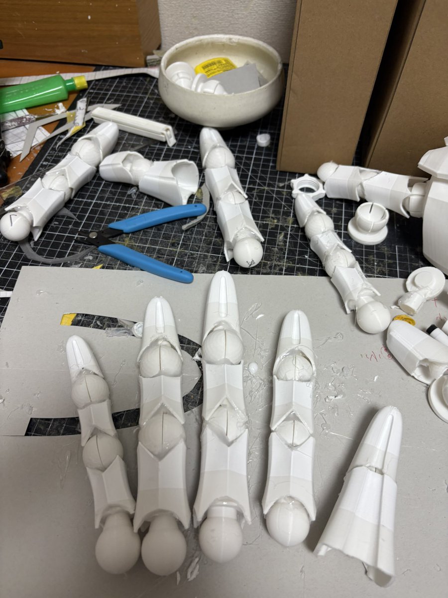 toako_azul's tweet photo. グルースティック無くなっちゃったので一旦終了。明日には複腕完成しそう。 https://t.co/qFUv2DN0tZ