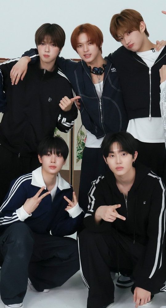 Nygghw's tweet photo. 웅이네하숙집 세입자들
역할부여     맡깁니다 https://t.co/nXkM7NhGFs