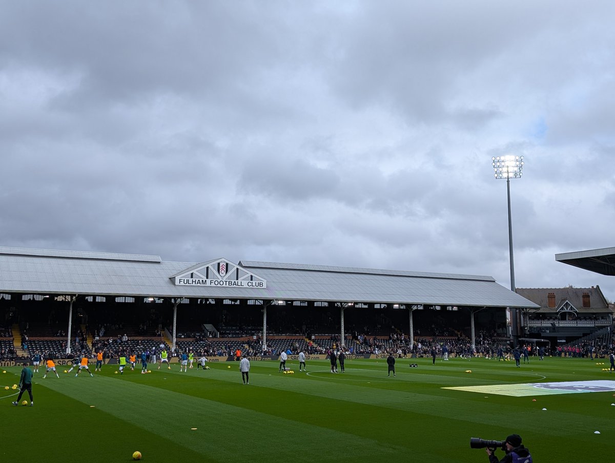 Rebel731's tweet photo. It's #FloodlightFriday...and this is #Fulham ! #Groundhopping @davethephoto https://t.co/ke15kGeGSQ