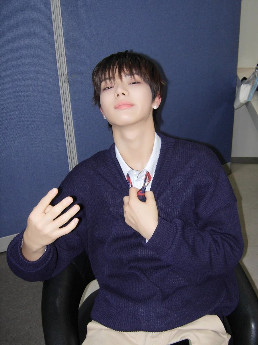 Shdusg31's tweet photo. 권오율 필승 각도는 고개를 좀 올려야하나봐요 https://t.co/eiMKUTG7hI