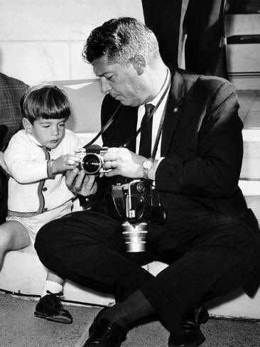 Laurenebeen's tweet photo. @BeschlossDC Photos by official White House photographer during the Kennedy administration, Cecil W. Stoughton https://t.co/yoMcfzUBSs