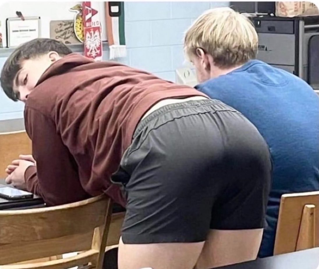 nocontextgayy's tweet photo. first day of college https://t.co/r0RfIoavoI