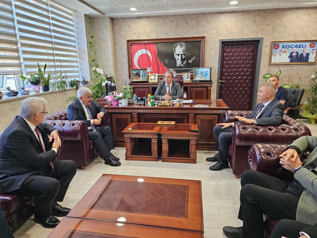 ProfDrHulagu's tweet photo. 📍 Gölcük

Gölcük Belediye Başkanımız Av. Ali Yıldırım Sezer, İl Sağlık Müdürümüz Op. Dr. Yüksel Pehlevan, AK Parti Gölcük İlçe Başkanımız Kemal Yavuz ve Gölcük İlçe Sağlık Müdürümüz Dr. Mustafa Serkan Şenel ile birlikte Gölcük Necati Çelik Devlet Hastanemizi ziyaret ettik.

Eylül ayında hizmete açılan 12 yataklı 2. düzey Dahiliye Yoğun Bakım Ünitemizde incelemelerde bulunarak Başhekimimiz Op. Dr. Aziz Çardak ve hastane yönetimimizden bilgi aldık. Bu ilaveyle hastanemizin toplam yoğun bakım yatak kapasitesi 51’e yükseldi.

Tedavi gören hastalarımıza geçmiş olsun dileklerimizi ilettik; sağlık çalışanlarımızla bir araya geldik.

Hemşehrilerimizin sağlığı için gece gündüz görev yapan tüm sağlık çalışanlarımıza teşekkür ediyor, Gölcük Necati Çelik Devlet Hastanemize kazandırılan ünitemizin hayırlı olmasını diliyorum. 🇹🇷