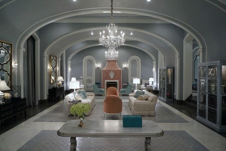 screamqueensfn's tweet photo. @AHSZone Never like this amazing entire house https://t.co/bi0ut2ZjbK