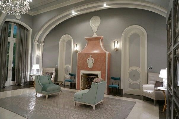 screamqueensfn's tweet photo. @AHSZone Never like this amazing entire house https://t.co/bi0ut2ZjbK