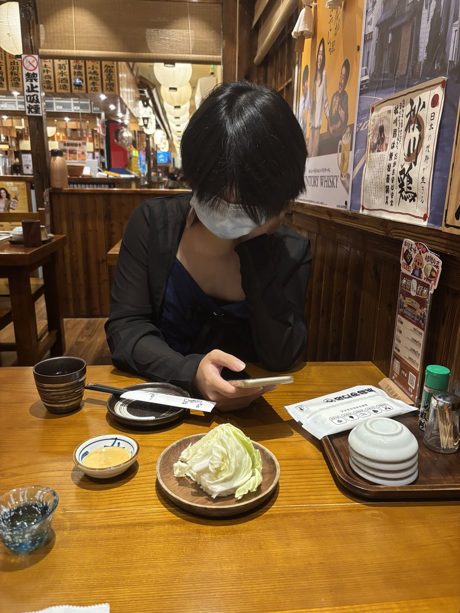 hentaiwuhuarou's tweet photo. 悄悄告诉你，今天是我第一次女装上街！
特意穿了你最爱的黑丝
过节的小心思全部藏在裙下
有点害羞，但一想到要见你就很开心🥳 https://t.co/AQSK1zamr1