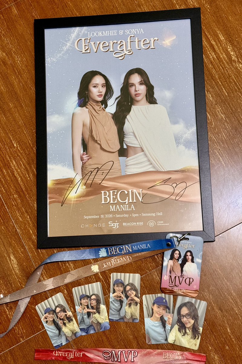 jackiequeenbee_'s tweet photo. The signed poster looks perfect in a frame 🥹 the photocards are so pretty too, thank you s9tconcert <3 #ลูกหมีซอนญ่า #LMSY https://t.co/gN9q3HiFHP