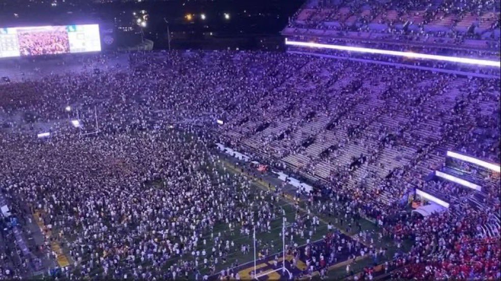 LSUSUX's tweet photo. @billiotgeaux 2024 when lsu beat ole miss who every lsu fan says is beneath them ……… https://t.co/AFAHNcrNB3