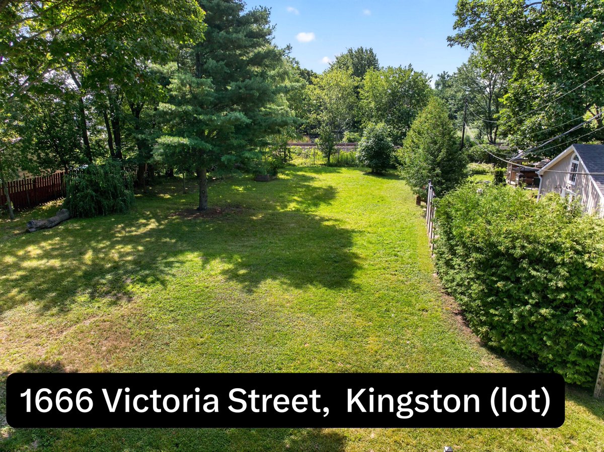 Sher417's tweet photo. Happy Friday!

1666-1668 Victoria St., Collins Bay. BOTH house &amp; lot for $639,000. MLS X13728790.

46 Alarie Lane, Wolfe Island. Cottage. MLS X13159526. $399,900!

715 North Shore Rd., Rideau Lakes. MLS # X13727234. $1,250,000. Listed by Tracey McGinn.

Favourite one to share? https://t.co/wPPFIcTPRI