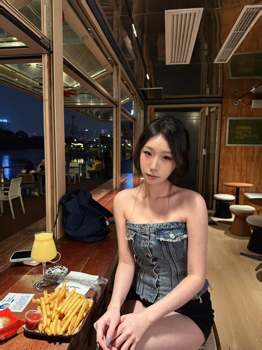 SLuckyyu's tweet photo. 月亮好圆 https://t.co/DFI3tVX6ns