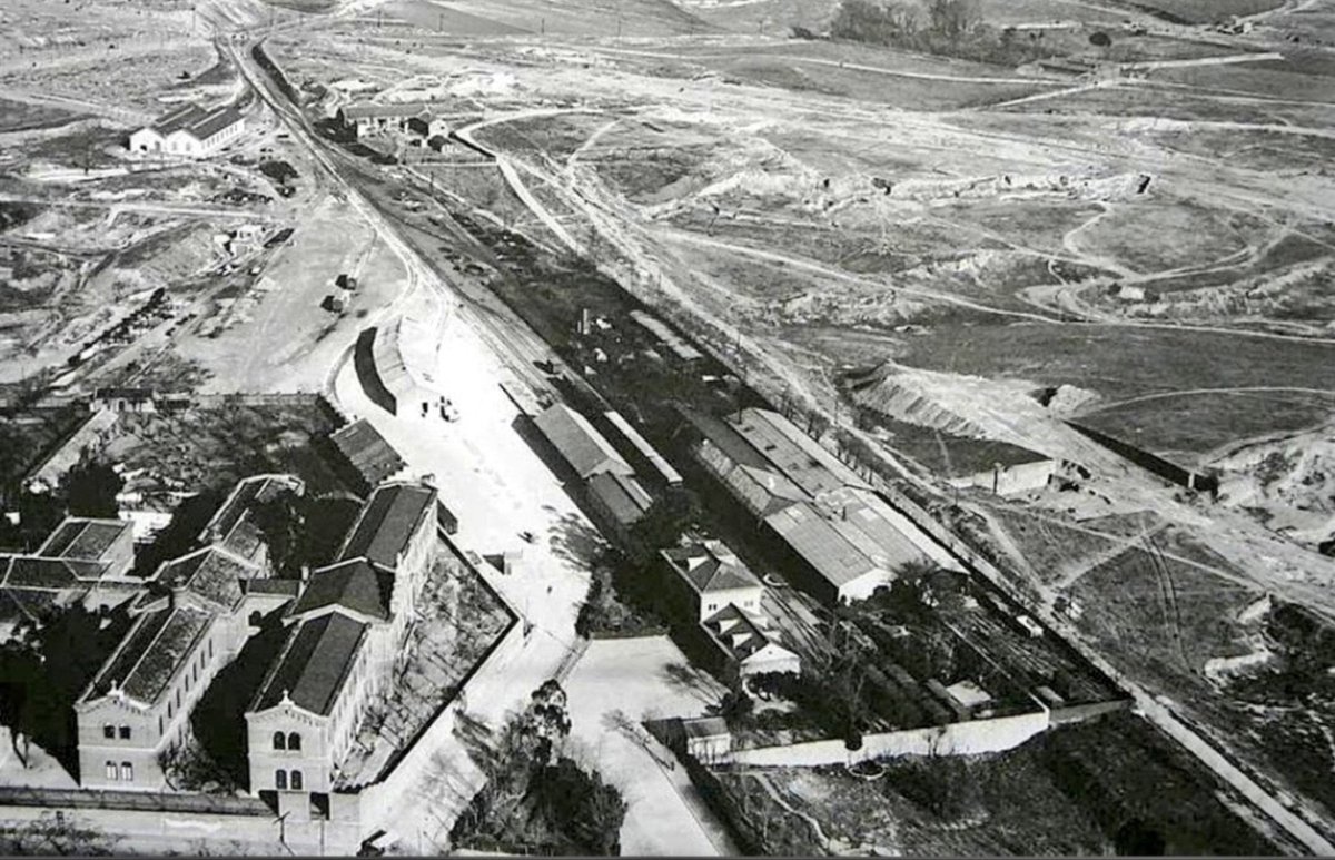 AVRetiroNorte's tweet photo. Ponemos una foto de la zona de la estacion de Niño Jesus de los años 50 para que todos los indocumentados y bocachanclas que dicen que MariCarmen vivia en un piso en zona burguesa se callen la boca .
Hace 70 años eso era un andurrial ,acababa la ciudad alli . https://t.co/mNzehHXs2u