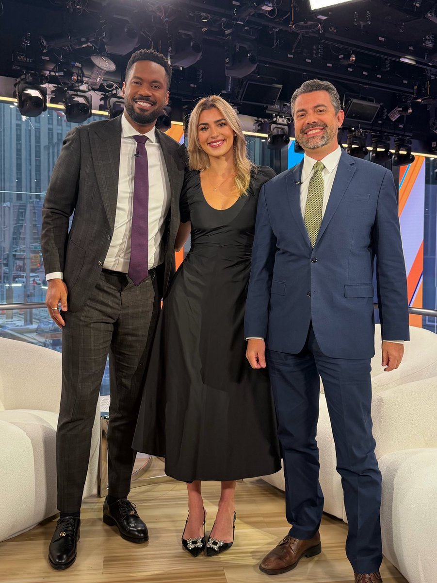 Debralea572's tweet photo. Someone had to wear the heels! 🤪

Great morning on @foxandfriends with @LawrenceBJones3 and @NoahCRothman 🖤🇺🇸 https://t.co/89XEaq78CH