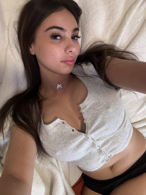 Monicaizdc's tweet photo. Buona serata 🔥🥳 https://t.co/hylyhrYZRW