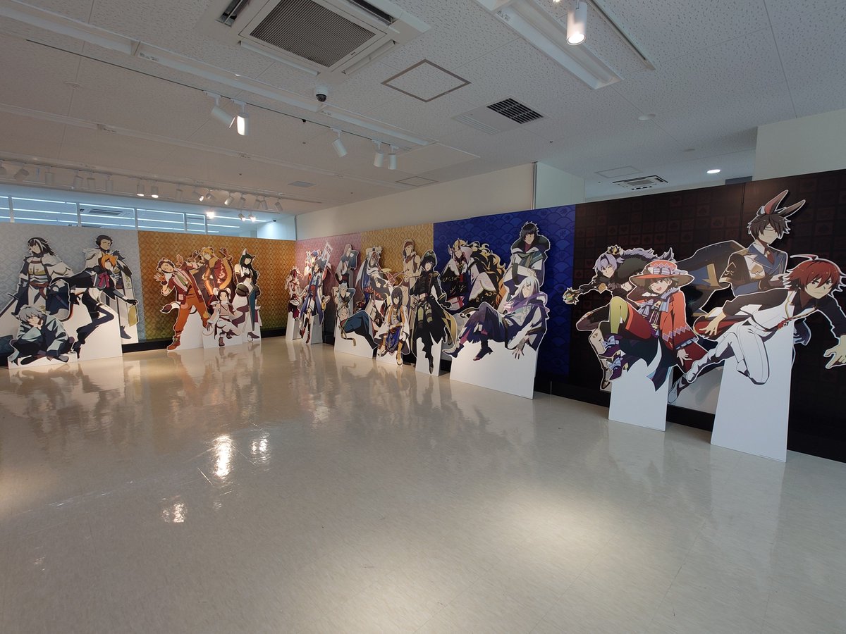 9696841P's tweet photo. TTオンリーショップも行ってきたよ〜！
パノラマで全体を撮れるかなって試してみたけどでかすぎて無理でした……こんなにひろ〜〜いところででかでかみんながいるの315だ✨️
#315お仕事報告 https://t.co/PepbNI30fj