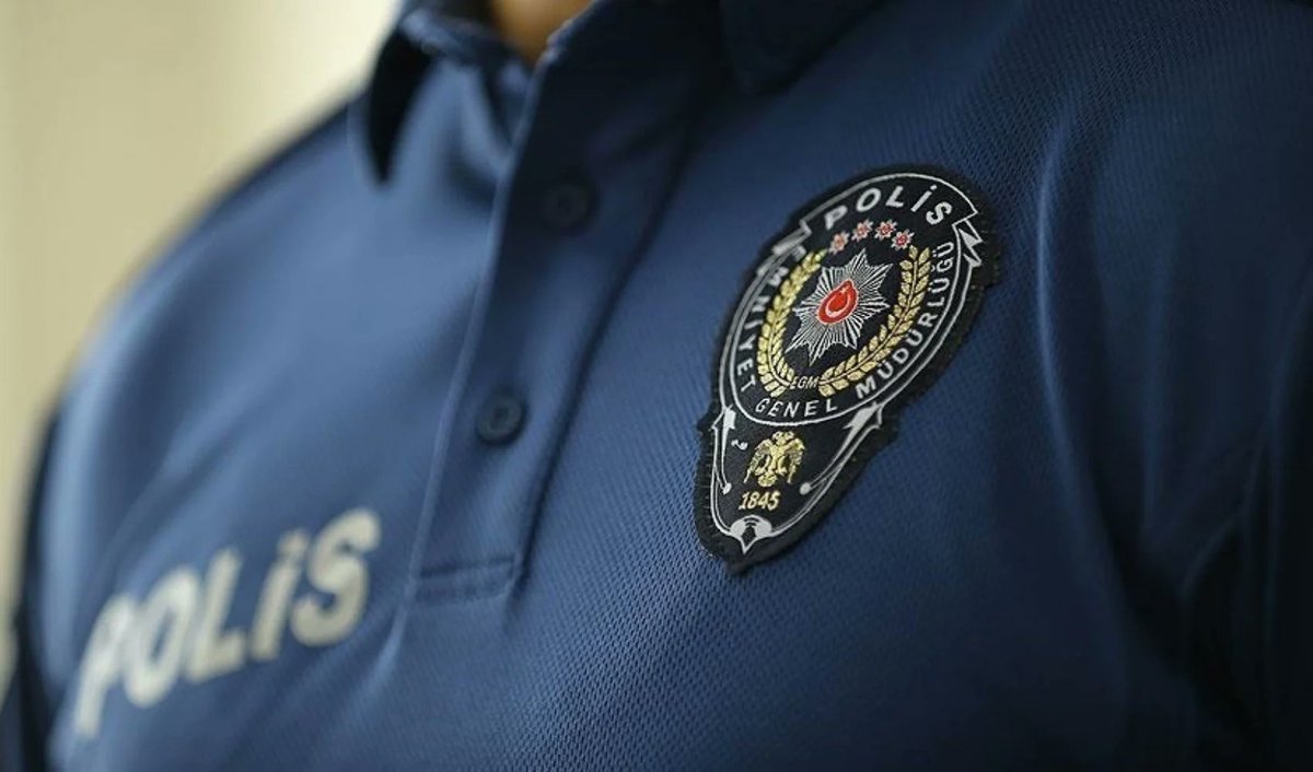 emekli_polis's tweet photo. Üzücü bir haber Emekli polis Ali  Şekeroğlu meslektaşımızın hayatına son verdiğıni duyduk ve üzüldük konunun detayı ilerki saatlerde daha net olarak  anlaşılacaktır. https://t.co/aa9Z8CFgEb