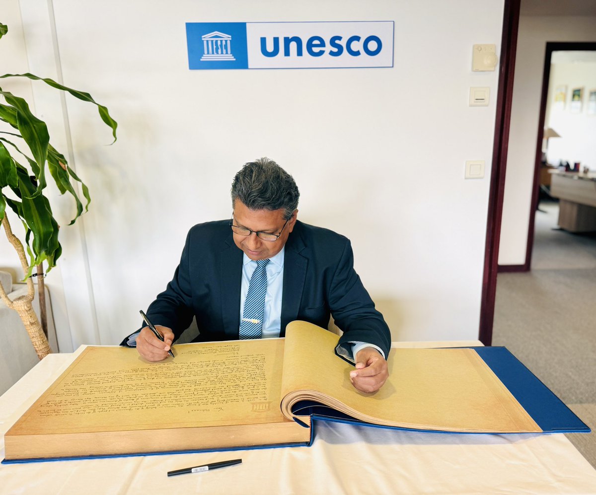 SLatUNESCO's tweet photo. Today, the Permanent Delegation of #SriLanka was honoured to join Member States in welcoming His Holiness Pope Leo XIV to @UNESCO, 46 years after the historic visit of Pope John Paul II.

On behalf of the Government and people of Sri Lanka, Ambassador @SugeeshwaraG inscribed a message of peace in the symbolic Book of Honour, appreciating His Holiness's commitment to peace, dialogue and human dignity, and seeking his blessings for Sri Lanka and the world.

We extend our sincere appreciation to the Director-General, Prof. Khaled El-Enany, and the UNESCO Secretariat for this historic occasion.