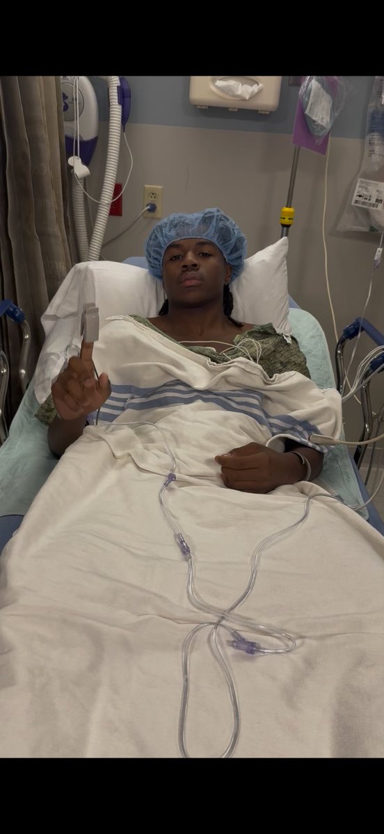 Carywillisjr_1's tweet photo. Major set back from a major comeback ❤️‍🩹 GOD GOT ME I WILL BE BACK AND BETTER
@BELancerFB 
@East_CoachB 
@_CoachHarrison 
#LLCoachtez https://t.co/7FQgi3wCKS