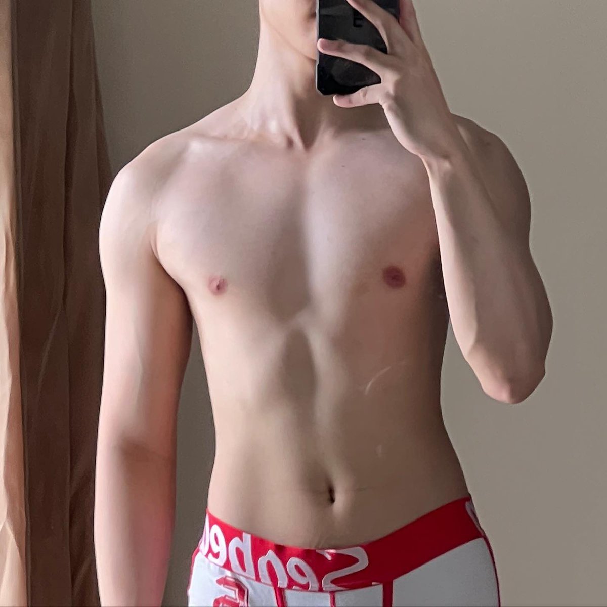 NomadNexusizy's tweet photo. Me in public                   Me in my room https://t.co/GM7pxhlu4s