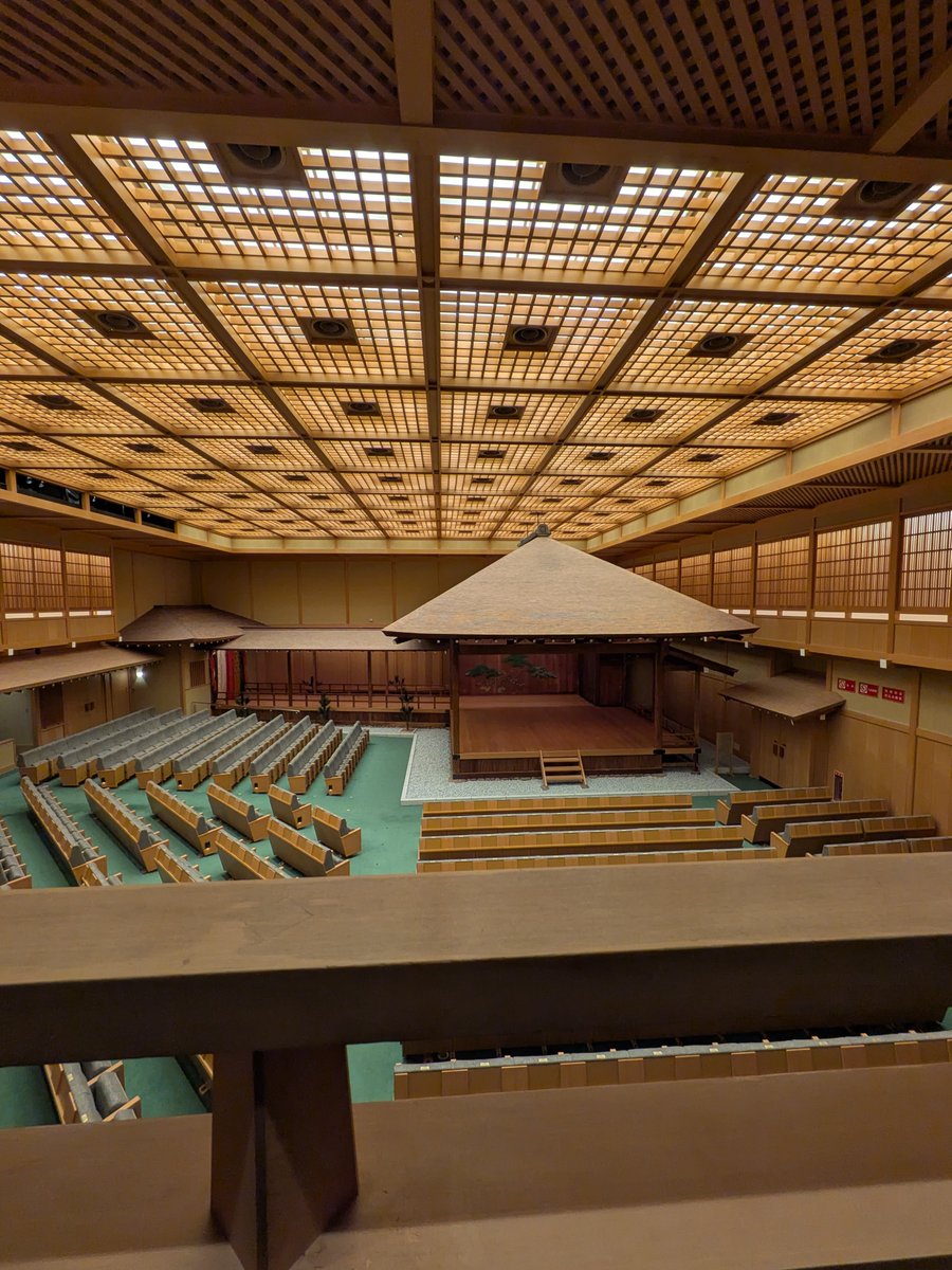 yn_7me's tweet photo. 横浜能楽堂にて狂言の体験講座に参加しました👺講師は狂言方和泉流　奥津健太郎さとご子息の健一郎さん。
能・狂言の歴史や動き、楽しみ方をはじめ、面について丁寧に教えてくださいました。せっかくの機会なので面について質問したら思っていた以上に深いアンサーをいただけて感動。良い時間でした☺️ https://t.co/Ganwtzhsl6