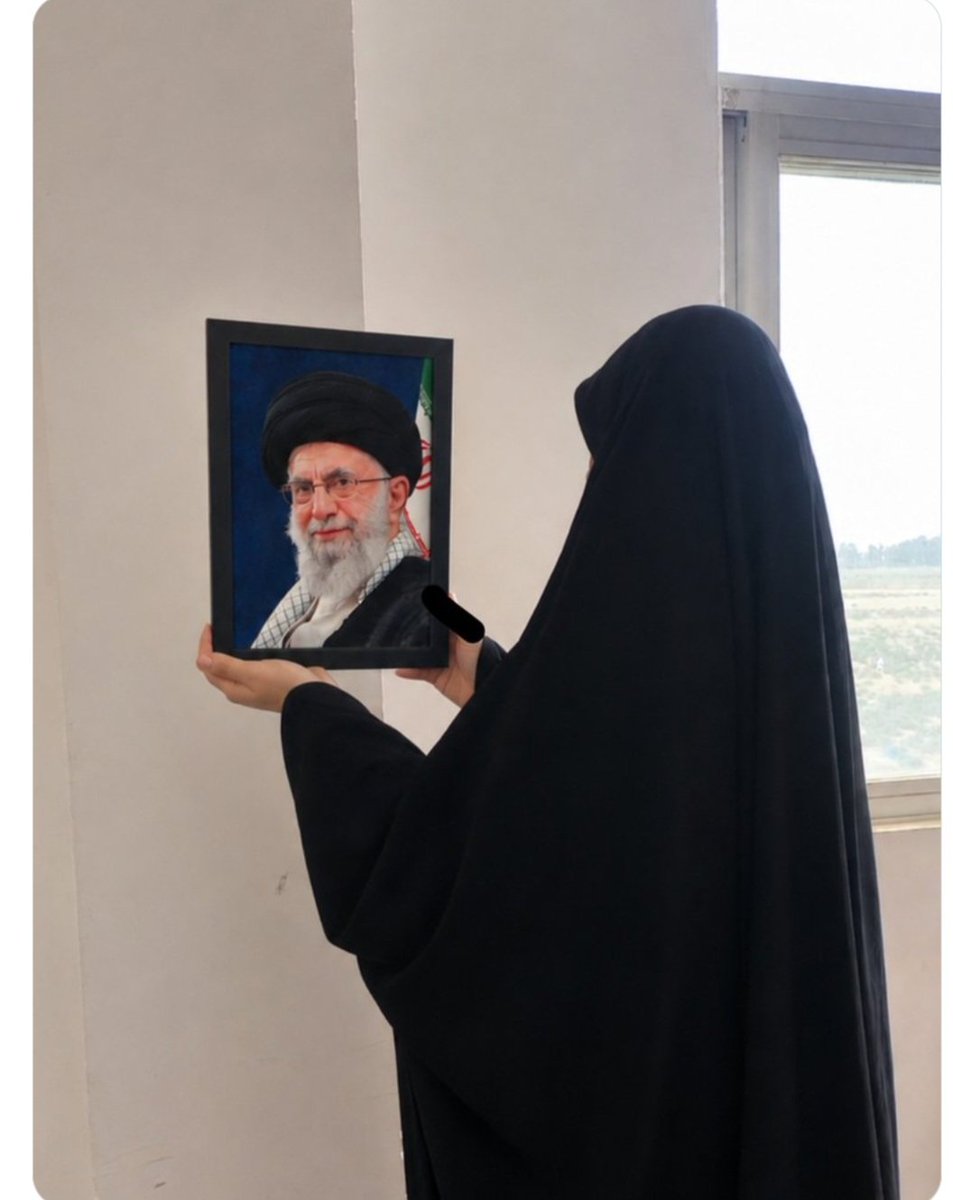 ma0pz3o's tweet photo. اگر یک جمله بخوای برای آقای شهیدم بنویسی چی می نویسی ؟ 
#حمايت_انقلابى 
#رهبر_شهید https://t.co/tzNAJDPdx2