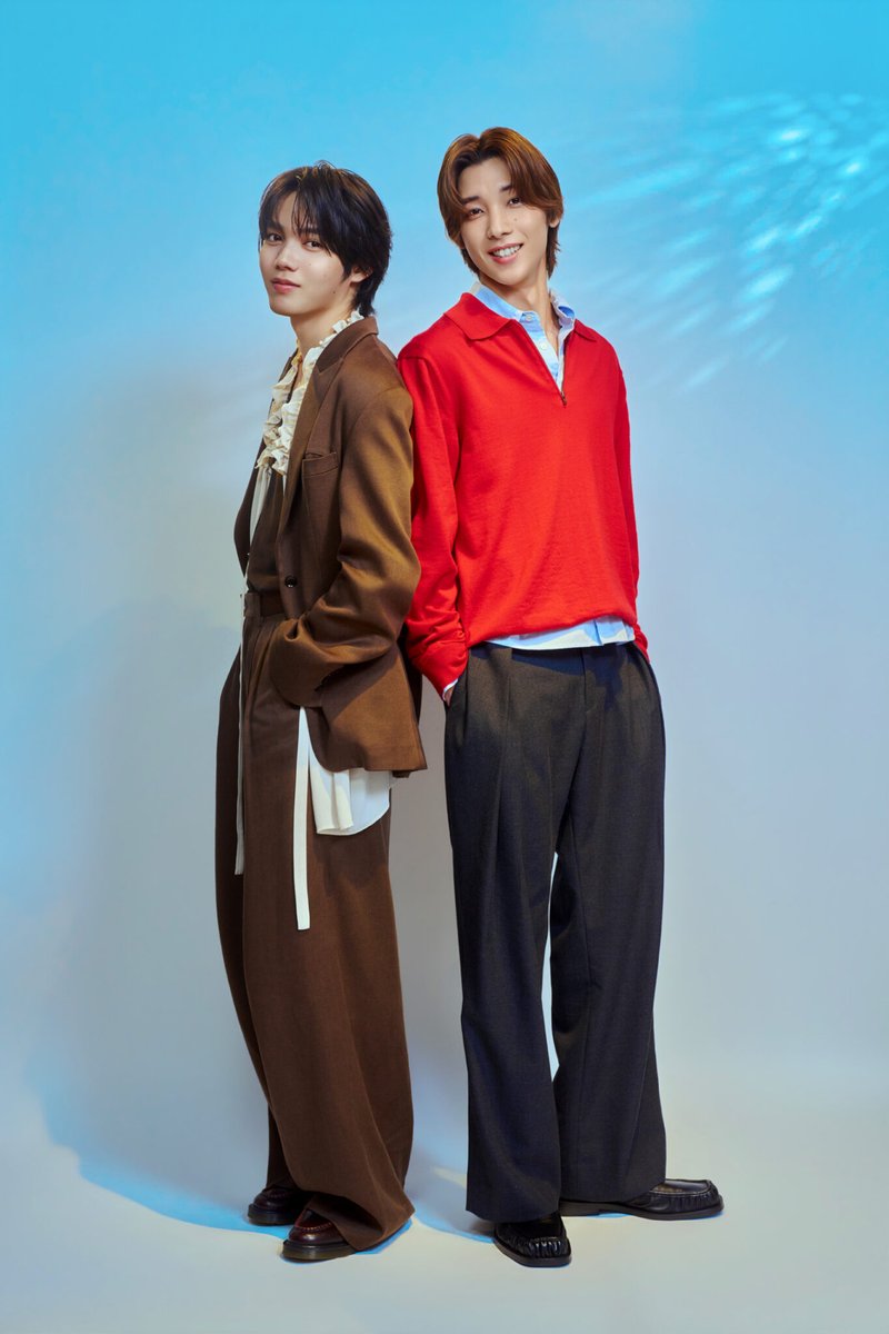 jjss2222fg's tweet photo. Emo!miu 인터뷰도 읽다가 재밌었던 부분🥹
1. 서로를 주인공으로 소설을 쓴다면? : 코사쿠는 큰 키와 분위기가 잘 어울리는 료토로 히어로물, 료토는 귀엽고 학생다운 코사쿠로 학원물을 써보고 싶다고☺️ 서로를 바라보는 이미지가 확실해서 재밌음.
2. 둘은 《인싸집단》에서 처음 만났는데 촬영하면서 금방 가까워졌고, 같이 밥도 먹으러 다니면서 더 친해졌다고. 인터뷰 볼수록 촬영하면서 실제로 가까워진 과정이 보여서 좋다🥹 

https://t.co/CKKjnIxxms 
#陽キャ集団