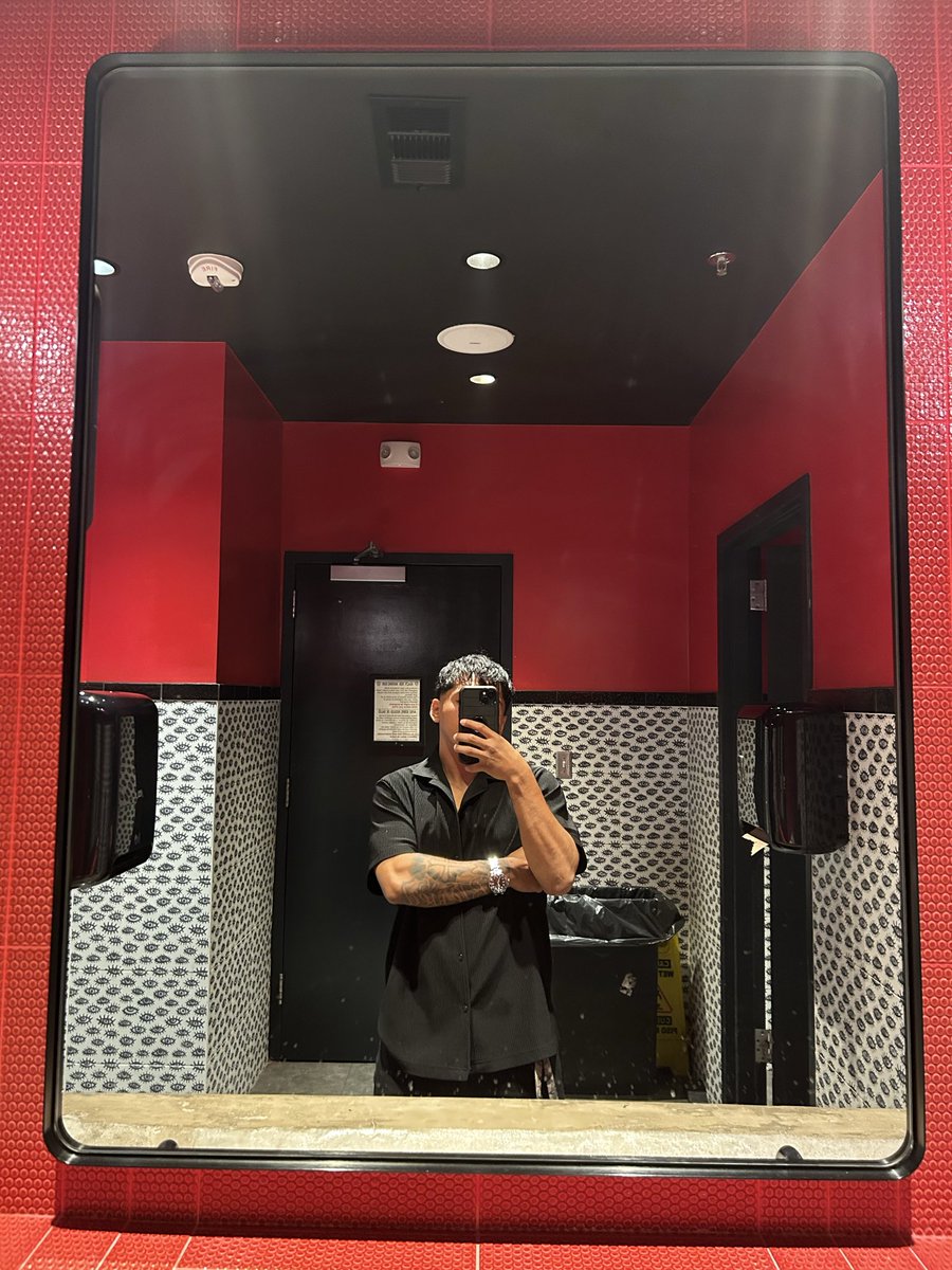 Mtz713__'s tweet photo. Night out vibing con latina mami πβ€οΈβπ₯ #htx #htxmeet #houston #latino #latina #houstonlink #sneakylink #shots #bull #horny #baddie #htxfreak #txmeets #sneakylink https://t.co/AQhXbGrB5k