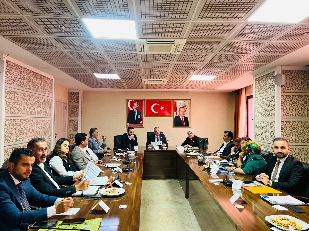 Akgencyova's tweet photo. 📍 Hakkâri

İl Başkanımız Sn. Av. Zeydin KAYA’nın başkanlığında, üç kademe İlçe Başkanlarımızla bir araya gelerek son dört aylık süreçte il ve ilçelerimizde gerçekleştirdiğimiz çalışmalarımızı kapsamlı şekilde istişare ve değerlendirmelerde bulunduk.

İlçelerimizin ihtiyaçlarını, teşkilat çalışmalarımızı ve önümüzdeki dönemde hayata geçireceğimiz faaliyetleri ele alarak ortak hedeflerimiz doğrultusunda yol haritamızı belirledik.

Güçlü teşkilat, sağlam koordinasyon ve birlik beraberlik ruhuyla; sahada hemşehrilerimizle gönül gönüle, ilçelerimizin ihtiyaçlarına çözüm üretmek ve hizmetlerimizi daha ileriye taşımak için kararlılıkla çalışmaya devam edeceğiz.

Birlikte daha güçlü, birlikte daha çok çalışacağız. 
@RTErdogan