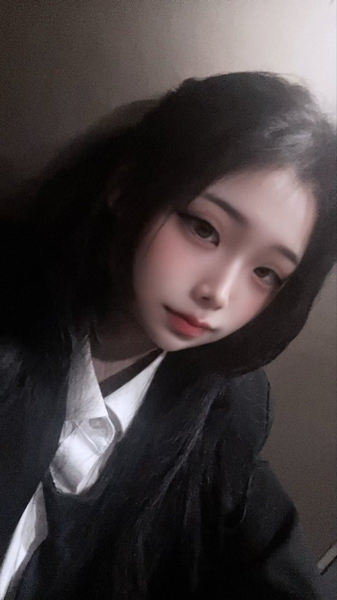esul_1f's tweet photo. 정장 쉽지 않네 (입시후금연예정죄송합니다) https://t.co/XIrSQc2TBu