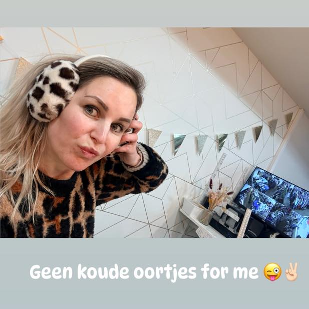 DustinSchrujy's tweet photo. Oorverwarmers, one size: €14, 99. Lekker warm voor koude dagen! https://t.co/srWDxdxQCr