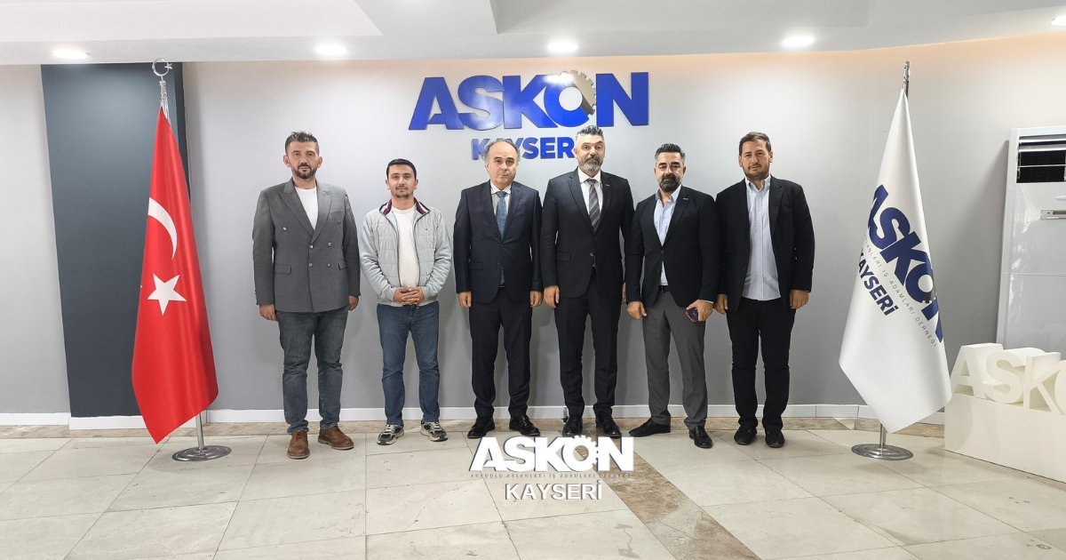 kayseriaskon's tweet photo. Kayseri Vali Yardımcımız Sezgin Üçüncü derneğimizi ziyaret etti.
Nazik ziyaretleri ve kıymetli sohbetleri için Sayın Sezgin Üçüncü’ye teşekkür ediyor, görevinde başarılar diliyoruz.
#ASKON #Kayseri https://t.co/e8RJ7uMgY1