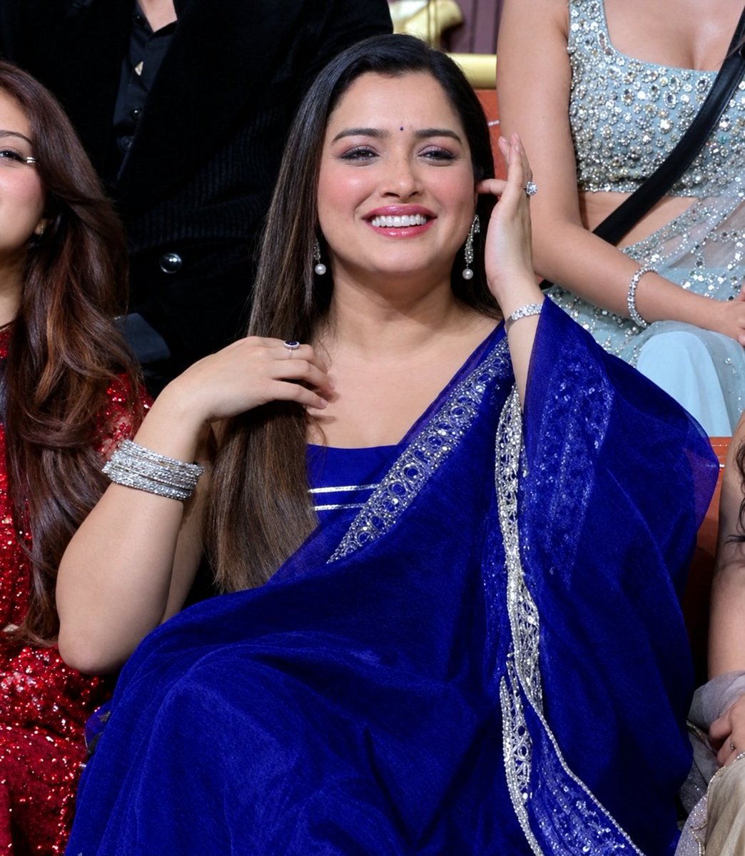 malti_admirer's tweet photo. Effortlessly Beautiful! 😍✨

#AamrapaliDubey #bigboss20 https://t.co/CxRTjOVIVa