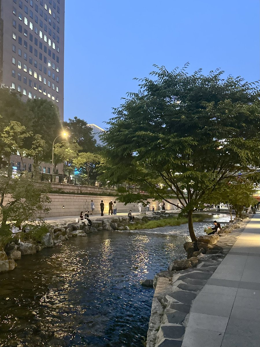 lluviieee's tweet photo. 초여름에 청계천에서 파작 또 먹구싶네 https://t.co/a9I47aeRGu