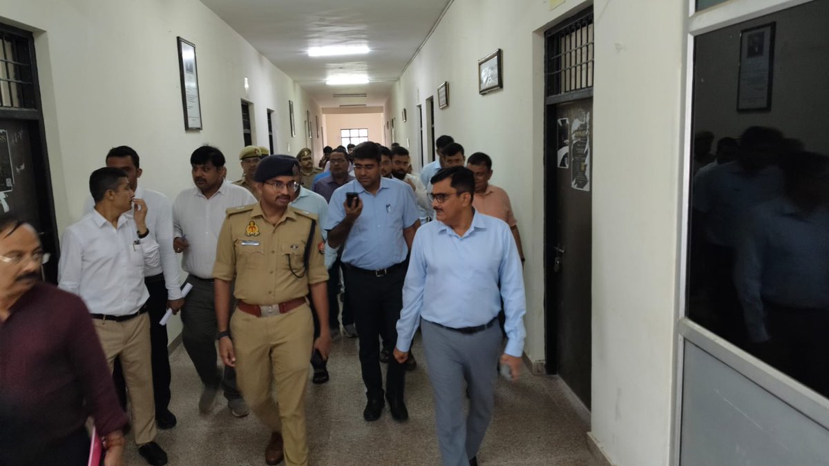 deo_gorakhpur's tweet photo. आज दिनाँक 25/09/2026 को आगामी MLC चुनाव की तैयारियों के दृष्टिगत आज स्ट्रांग रूम हेतु प्रस्तावित स्थल का गहन स्थलीय निरीक्षण किया गया। इस दौरान सुरक्षा व्यवस्था, सीसीटीवी निगरानी और अन्य आवश्यक तैयारियों की समीक्षा कर संबंधित अधिकारियों को दिशा-निर्देश दिए गए। @ECISVEEP @ceoup https://t.co/qgao20QoO6