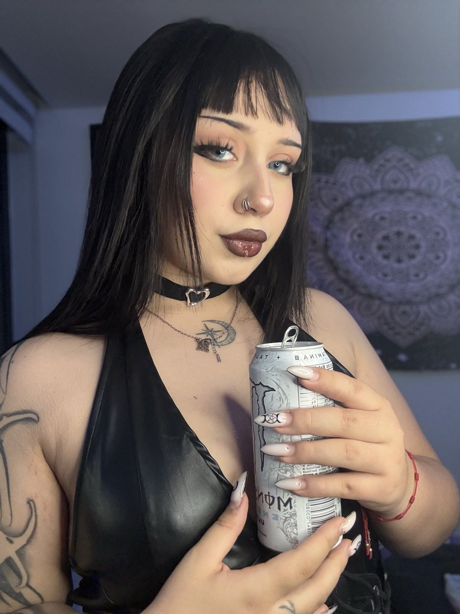 gothjunoo's tweet photo. swipe to see what mommy does to good boys! 🖤🖤
#goth #goodboy https://t.co/3l6q8pGJw4