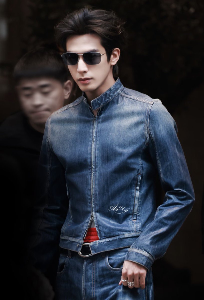 SWL99_update's tweet photo. 260925 | Gucci The Store Show

The presence, the visuals, the styling is simply immaculate 🔥

SONG WEILONG REIGNS IN GUCCI
#GucciSS27XWEILONG
#GucciTheStoreShow
#GuccixWEILONG
#SongWeilong #宋威龙
@gucci https://t.co/HRVsCVMAZx
