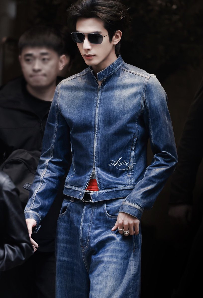 SWL99_update's tweet photo. 260925 | Gucci The Store Show

The presence, the visuals, the styling is simply immaculate 🔥

SONG WEILONG REIGNS IN GUCCI
#GucciSS27XWEILONG
#GucciTheStoreShow
#GuccixWEILONG
#SongWeilong #宋威龙
@gucci https://t.co/HRVsCVMAZx