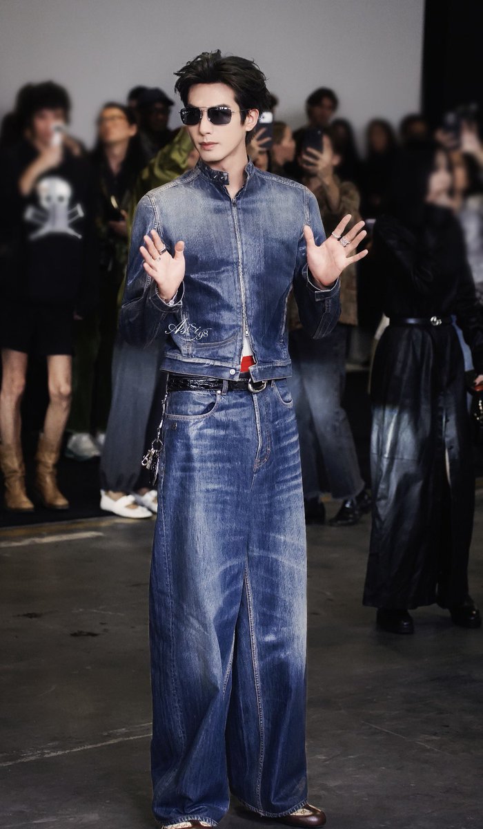 SWL99_update's tweet photo. 260925 | Gucci The Store Show

The presence, the visuals, the styling is simply immaculate 🔥

SONG WEILONG REIGNS IN GUCCI
#GucciSS27XWEILONG
#GucciTheStoreShow
#GuccixWEILONG
#SongWeilong #宋威龙
@gucci https://t.co/HRVsCVMAZx
