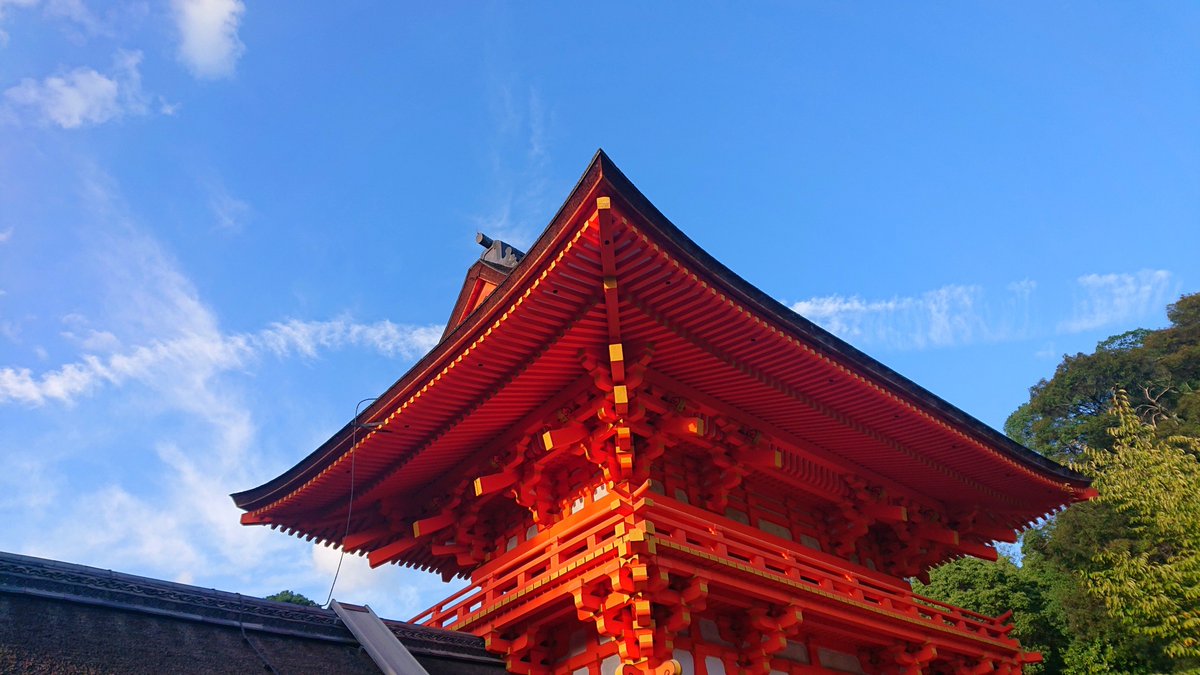 JUNN_take's tweet photo. 今日は京都 上賀茂神社での観月祭。向かう途中に寄った出町商店街の古本屋で連歌の本を発見した。一節切の研究をしていく中での参考になるかなと思って購入。ちょっと読みましたが面白い！室町時代のカルチャーをもっと学んでいきたいなと思います。さて、明日は京都 上京区の千本ゑんま堂で演奏です。 https://t.co/mIWFKXRZgB