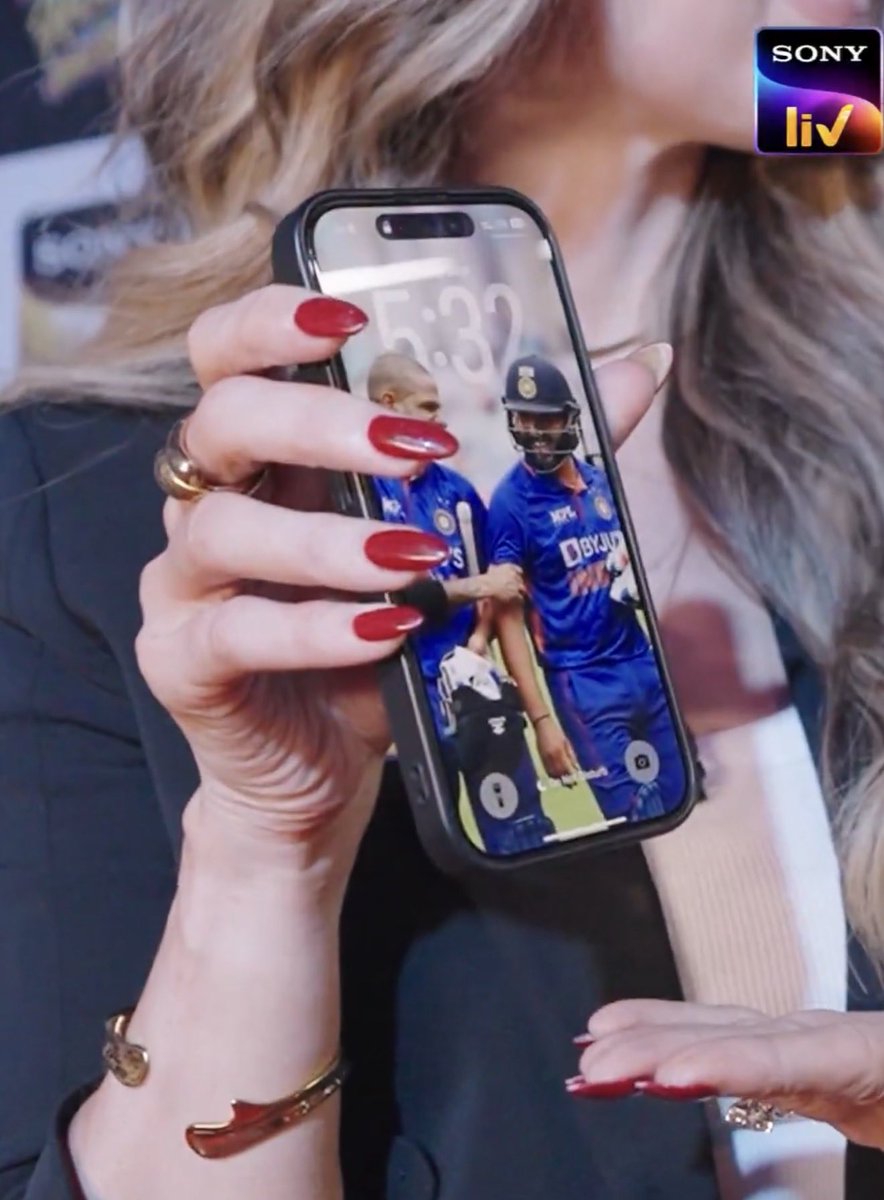 mufaddal_vohra's tweet photo. The wallpaper of Shikhar Dhawan’s phone. 🥹

- Rohit Sharma and Shikhar Dhawan, the legendary duo! 🇮🇳 https://t.co/fTyC0uzKef