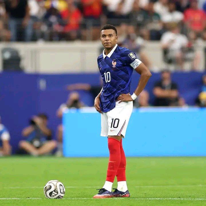 UtdBlakee's tweet photo. 🚨🇫🇷 Zinedine Zidane on whether he would let Mbappé play for France at 41:

Reporter: 🗣️"Zizou, if you’re still the France manager when Mbappé turns 41, would you still allow him to play for the national team?”

Zinedine Zidane: 🗣️“Of course I wouldn’t allow him to play. He’s not Cristiano Ronaldo. Only Cristiano can keep playing at that age and still perform at the highest level.

Mbappé is a phenomenal player, but there has to be a limit.

At 41, I would expect him to be enjoying retirement rather than preparing for another international tournament.

Cristiano is a completely different case.

The man has rewritten the rules of longevity.

If Mbappé wants to play until 41, he’ll have to convince me he can do what Cristiano has done.

Until then, I’m not taking that risk.

There is only one Cristiano Ronaldo.”