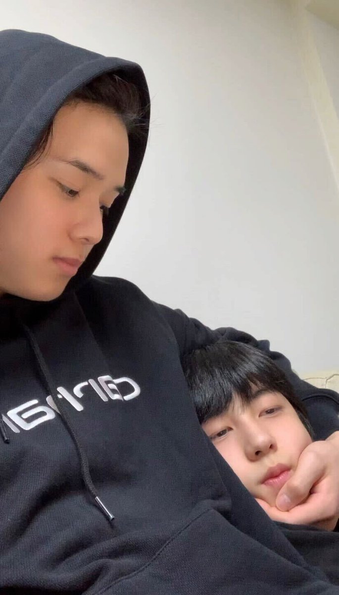 MarkedYudai's tweet photo. @SUP0dette Masih kecil udah jadi abang-abang https://t.co/cVRLGVZ1rV