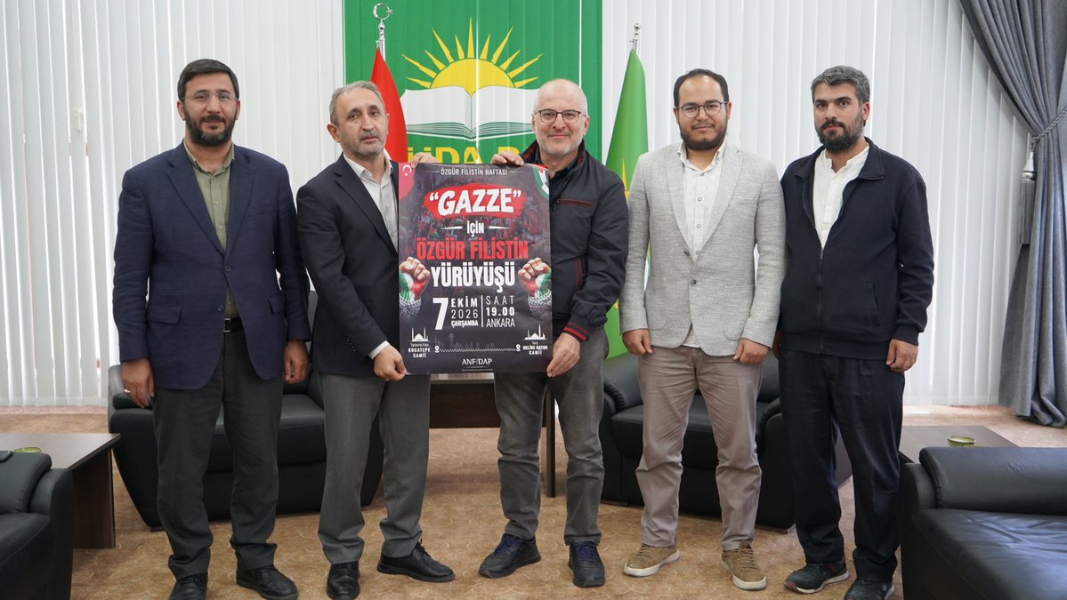 HurDavaPartisi's tweet photo. Gaziantep Milletvekilimiz Şahzade Demir ve Genel Başkan Yardımcımız Hüseyin İmir, ANFİDAP İstişare Kurulu Üyeleri; Bahattin Yetim, Mehmet Durmaz ve İbrahim Kızılçınar’ı Genel Merkezimizde ağırladı.

Ziyaret kapsamında ANFİDAP heyeti, 7 Ekim’de Ankara’da düzenlenecek “Gazze İçin Özgür Filistin Yürüyüşü” programına davetlerini iletti. Milletvekilimiz Demir, bu anlamlı yürüyüşü destekleyeceğimizi ifade etti. 

Nazik ziyaretleri için teşekkür ederiz.