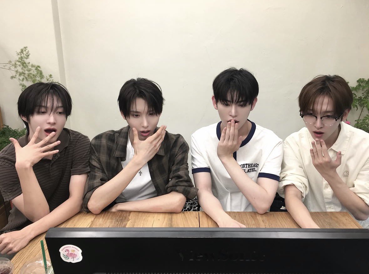ddunghwaaaaa_'s tweet photo. 이거 볼 때마다 이ㄷ화 너무 퀸이라 웃겨죽겠다 https://t.co/pmYRucV24D