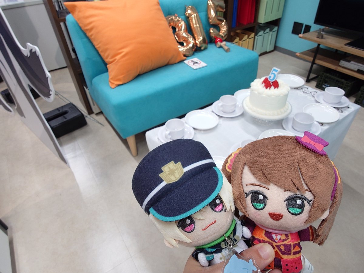 9696841P's tweet photo. 315ショップも行ってきたよ〜🐈‍⬛
浮かれ事務所でとてもよいです
百々人のアクスタ売り切れてたからそのうち買えたらいいな https://t.co/0NplXrWZe1